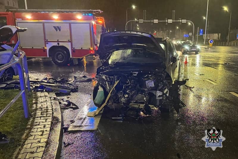 Wałbrzych: Wjechała na skrzyżowanie na czerwonym świetle