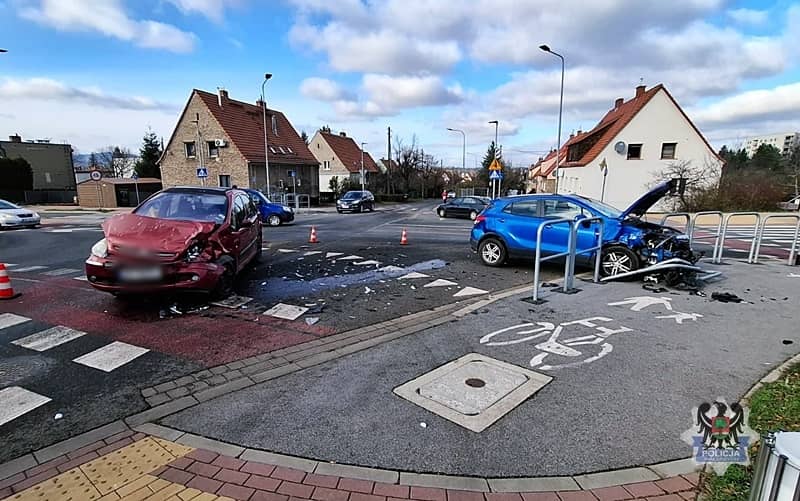 Wałbrzych: Wypadek na zjeździe z obwodnicy