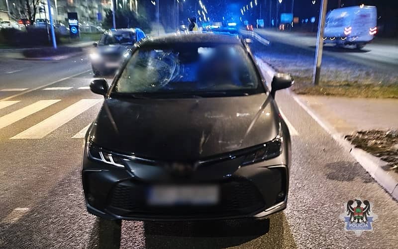 Wałbrzych: Trzy nastolatki potrącone na przejściu