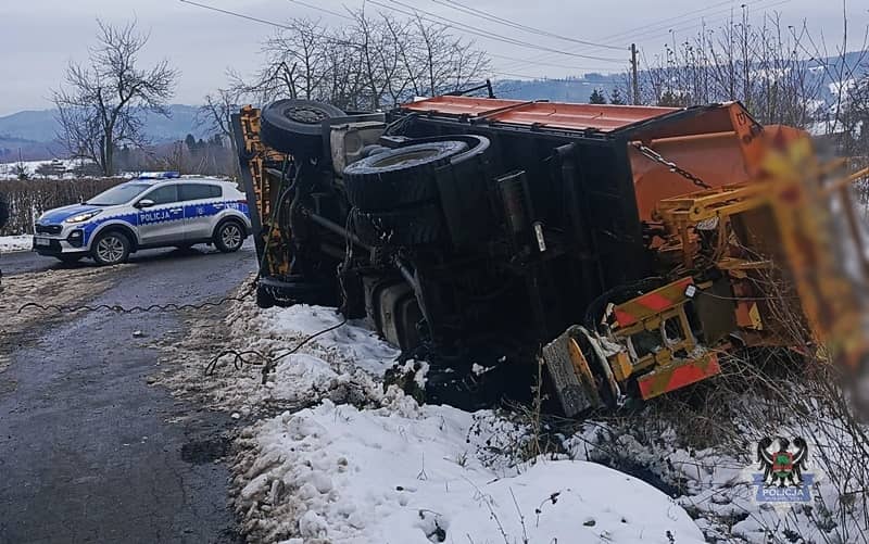Wałbrzych/powiat wałbrzyski: Przewrócił pługopiaskarkę