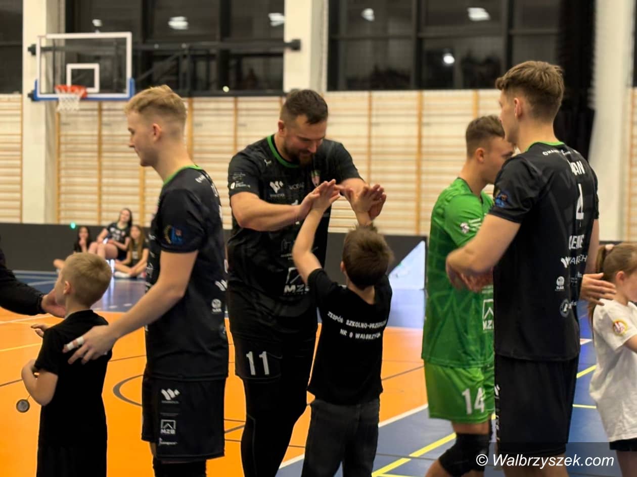 Wałbrzych: „Siatkówkę mamy we krwi” – edycja Mikołajkowa