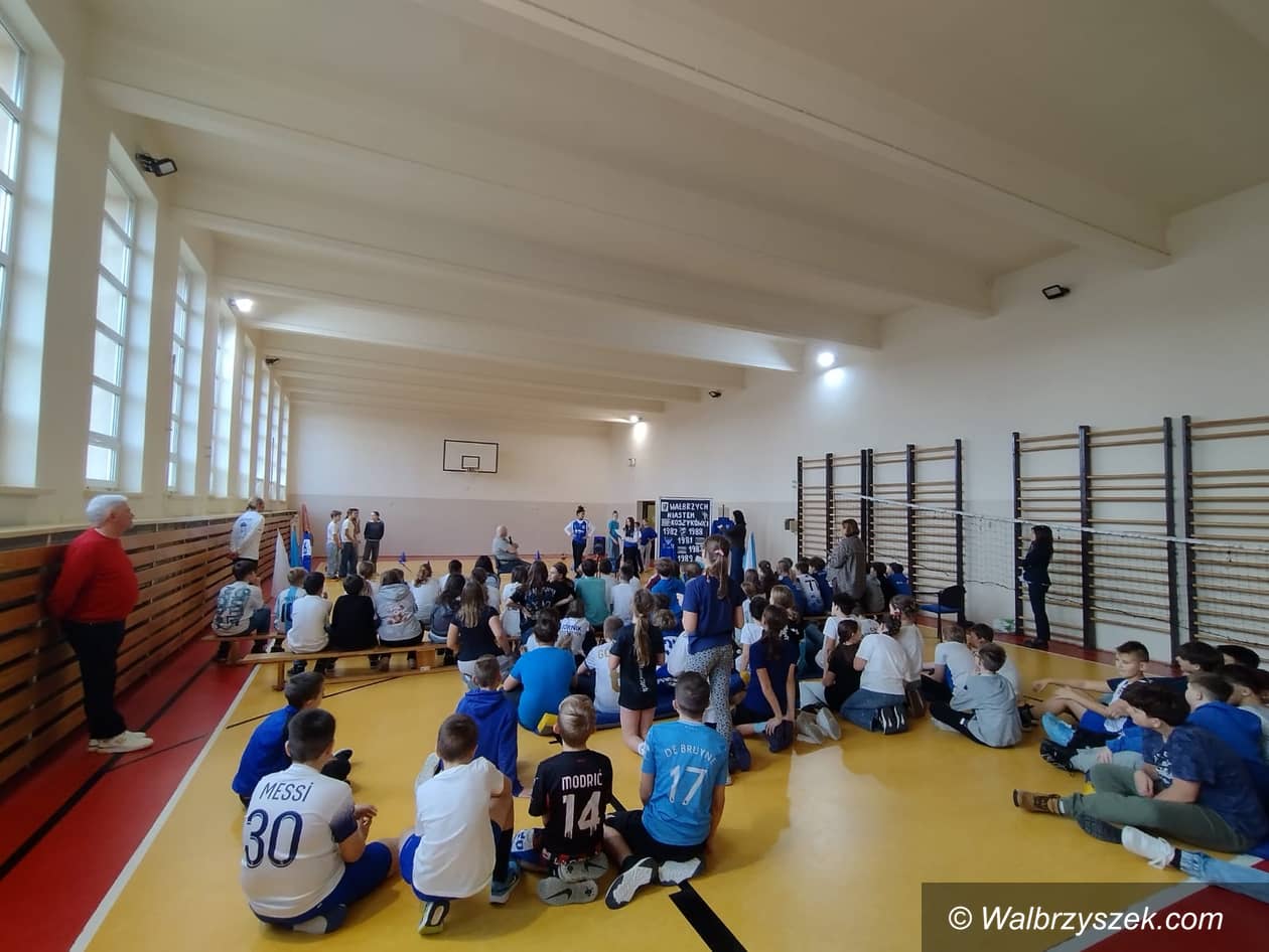 Wałbrzych: PSP 37 gości legendę koszykówki