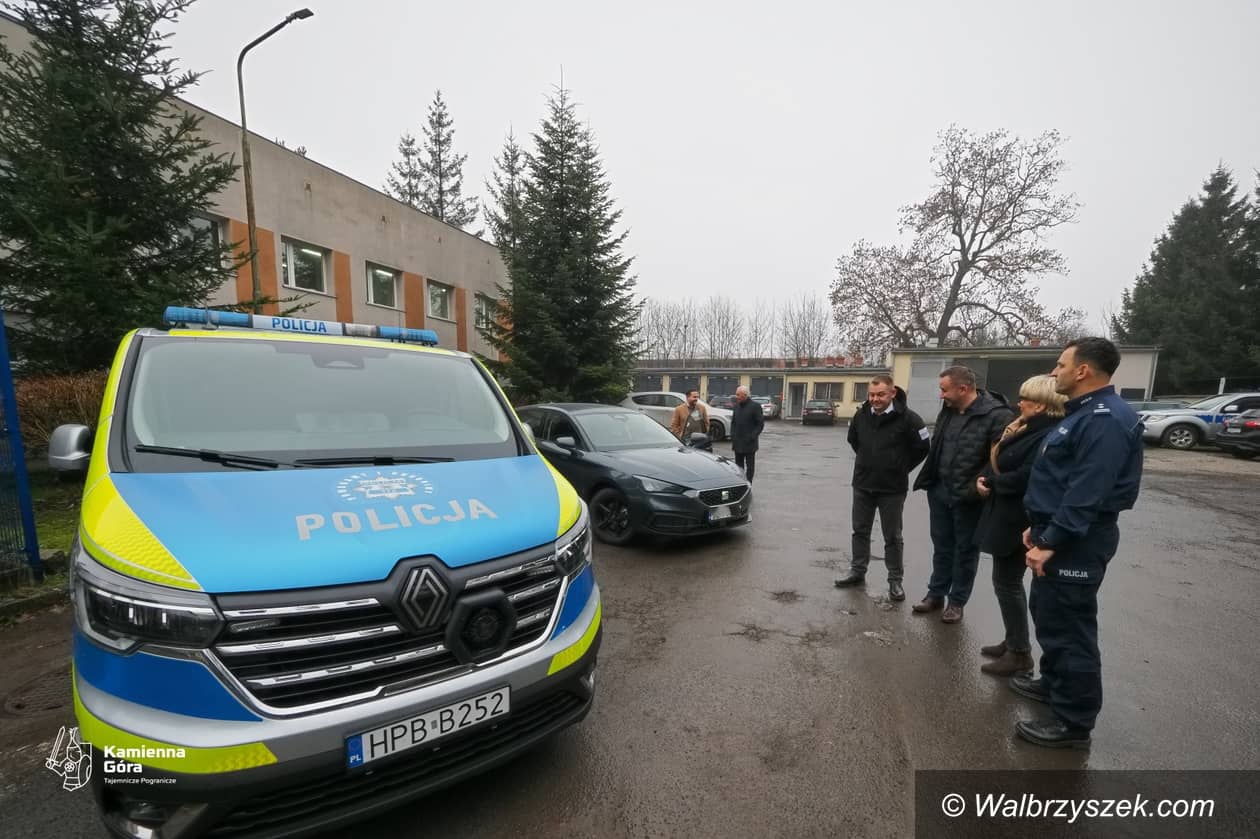 REGION, Kamienna Góra: Nowe radiowozy dla policjantów