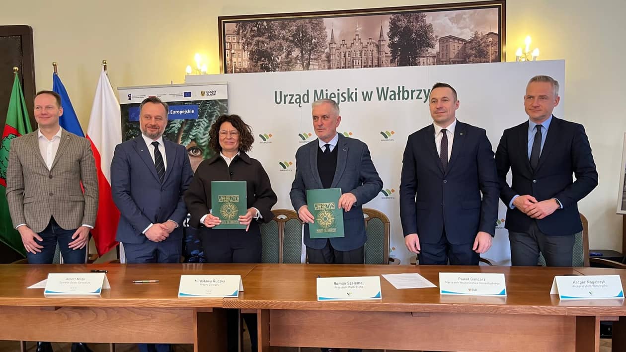 Wałbrzych: Mercedesem do pracy i szkoły