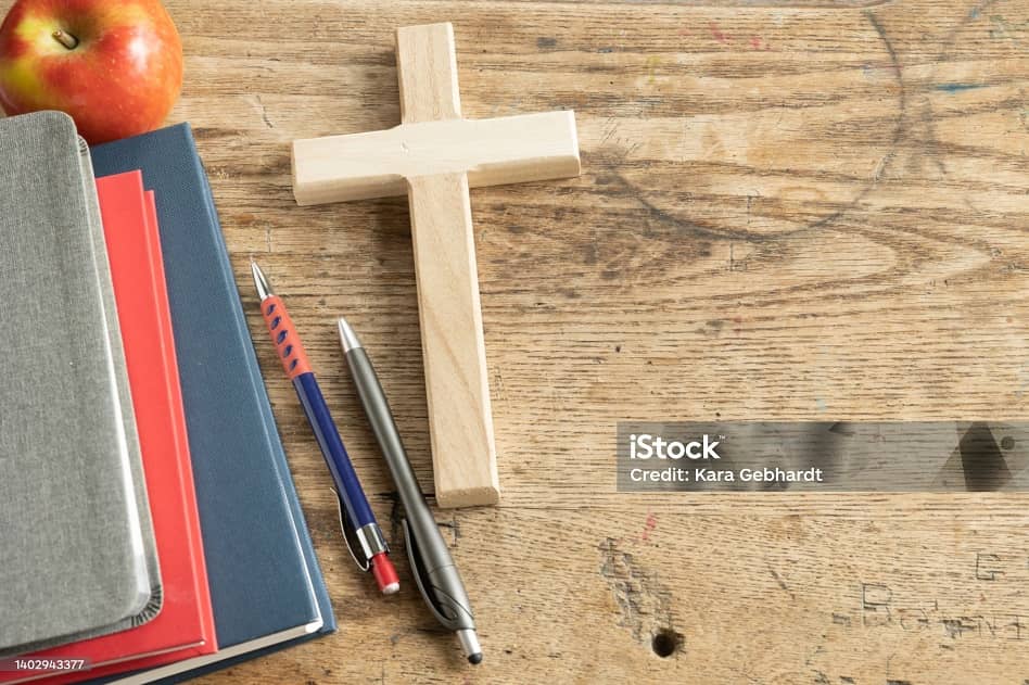 Polska: Nauczycielka wyrzuciła krzyż do śmietnika