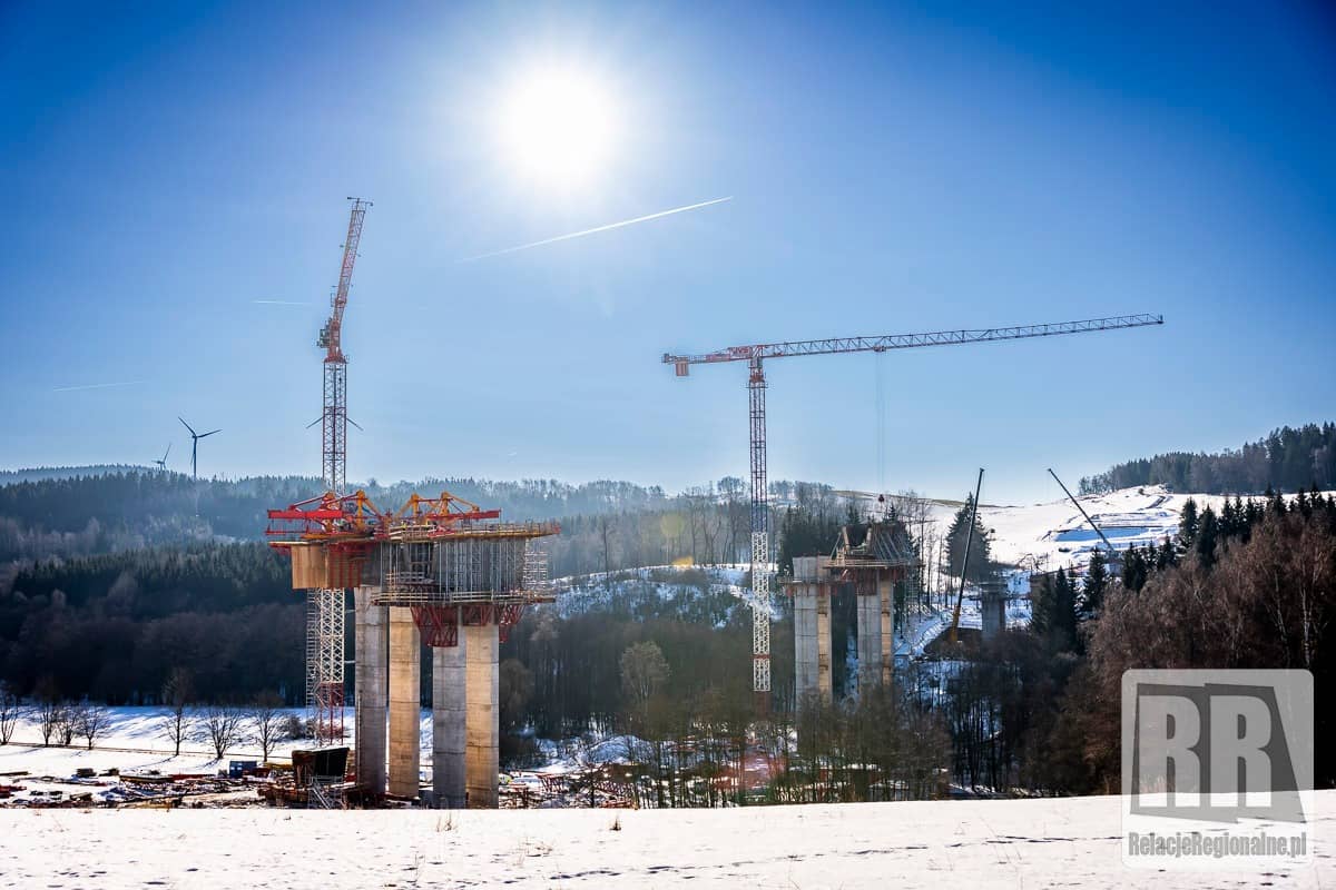 REGION: Trwa budowa kluczowego wiaduktu autostrady D11