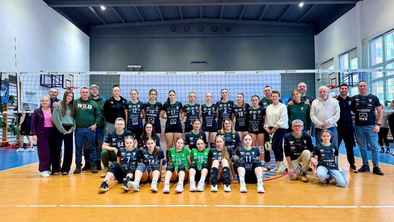 Wałbrzych/Kraj: Siatkarska młodzież walczyła o awanse, a seniorzy dopisali komplet punktów
