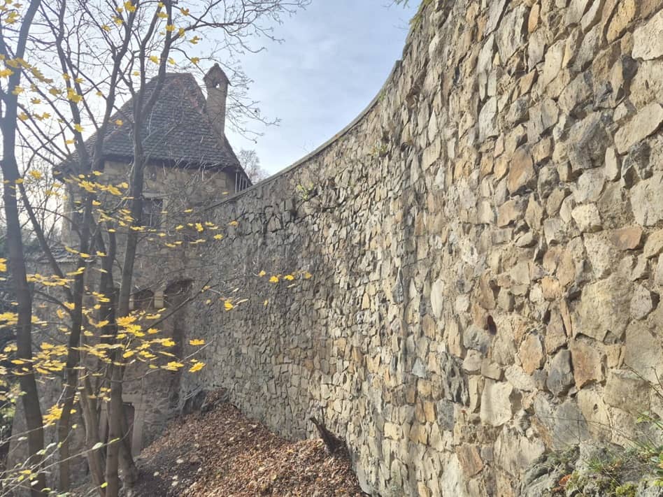 Wałbrzych: Remont murów Książa