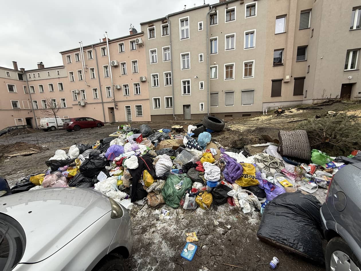 Wałbrzych: Odpady nadal nie trafiają do pojemników