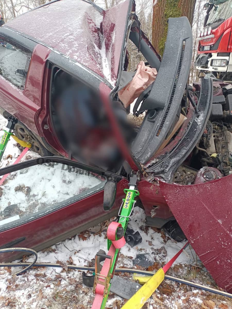 Dolny Śląsk: Auto zmiażdżone, nie żyje kierowca!