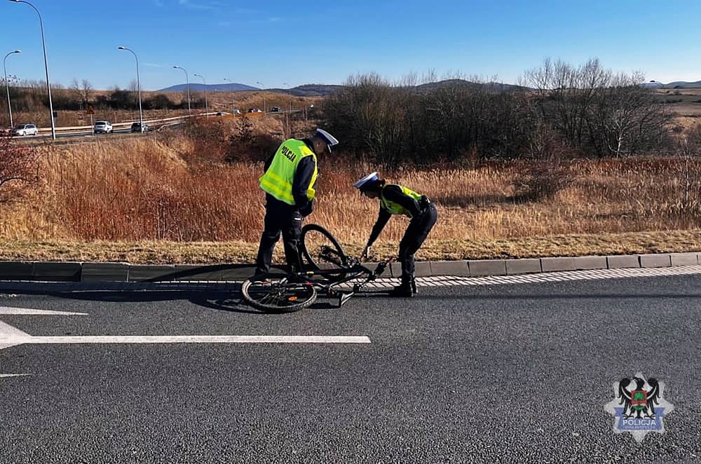 Wałbrzych: Rowerzysta w ciężkim stanie