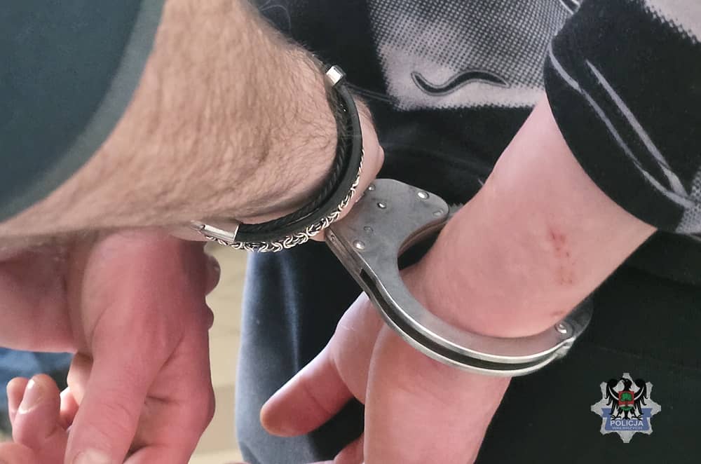 REGION, Walim: Policjant otrzymał cios w twarz