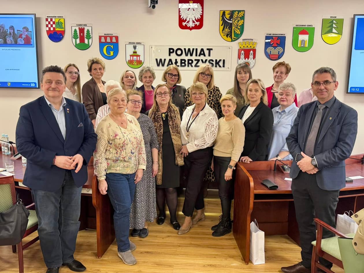 powiat wałbrzyski: Powiatowi seniorzy po pierwszej sesji