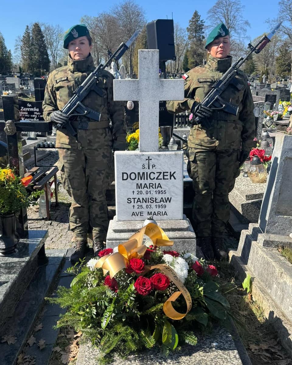 Wałbrzych: Grób oznaczony insygnium Grobu Weterana Walk o Wolność i Niepodległość RP