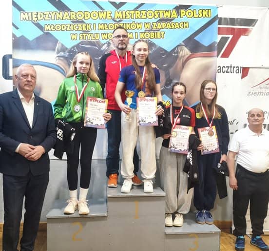 Boguszów-Gorce/Kraj: Heros nie zwalnia