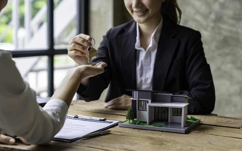 Wałbrzych/Kraj: Czy współpraca z biurem nieruchomości we Wrocławiu oszczędza stresu sprzedającym?