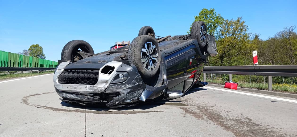 Dolny Śląsk: Dachowanie na autostradzie A4