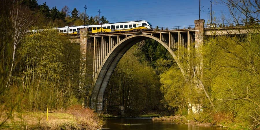 REGION: Przez tunele, wiadukty i granice
