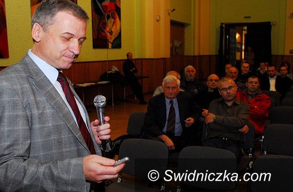 Świdnica: Komórki i rewolweru nie należy przykładać do głowy