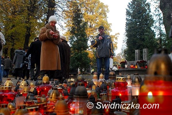 Świdnica: 1 listopada na świdnickich cmentarzach