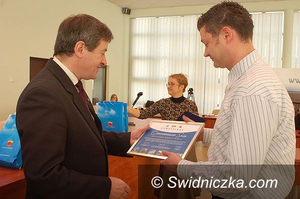 Swidnica: W Świdnicy nastolatek z łatwością kupi alkohol