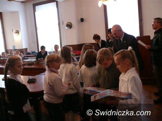 Region - Strzegom: Mistrz Zbierania Makulatury w Strzegomiu