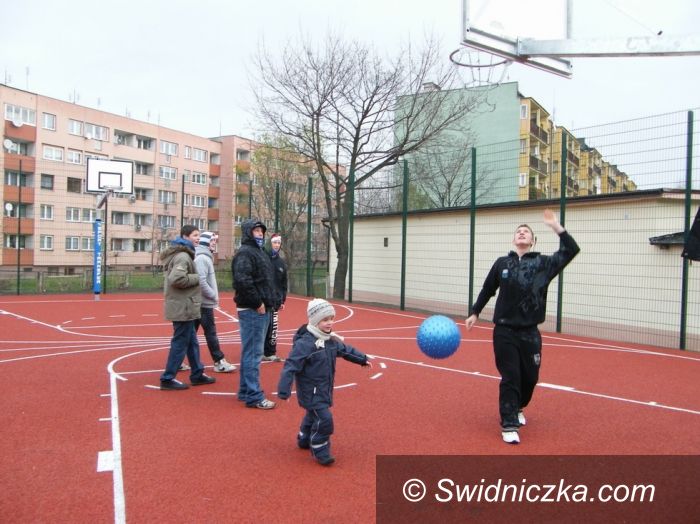Region - Świebodzice: Już można grać!