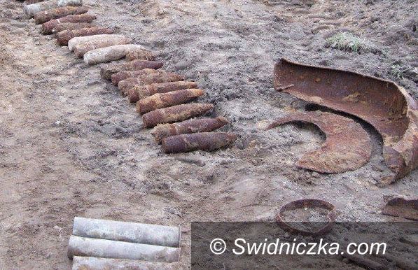 gmina Strzegom: Niewybuchy przy drodze