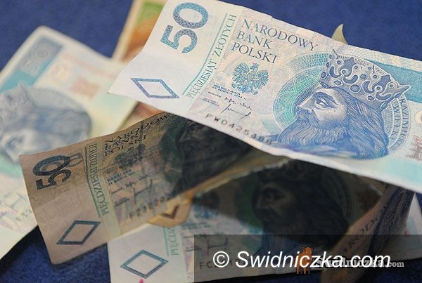 Świebodzice: Wyjdą ze spirali długów