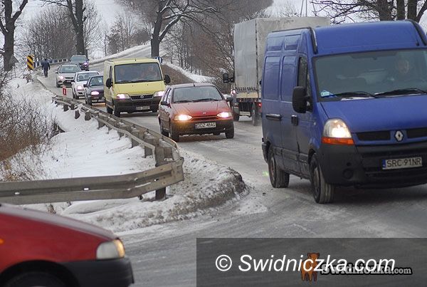 powiat Świdnica: Zawiało i zasypało. Ogromne kłopoty na drogach