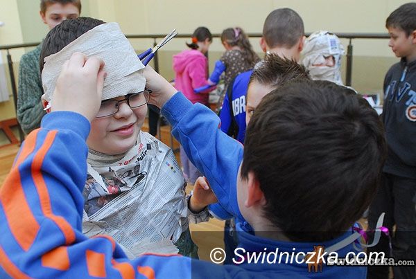 Świdnica: Mumia z papieru toaletowego i inne pomysły