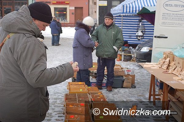 Świdnica: Zasypana giełda staroci