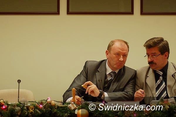 Świdnica: Wojewoda grozi palcem Radzie
