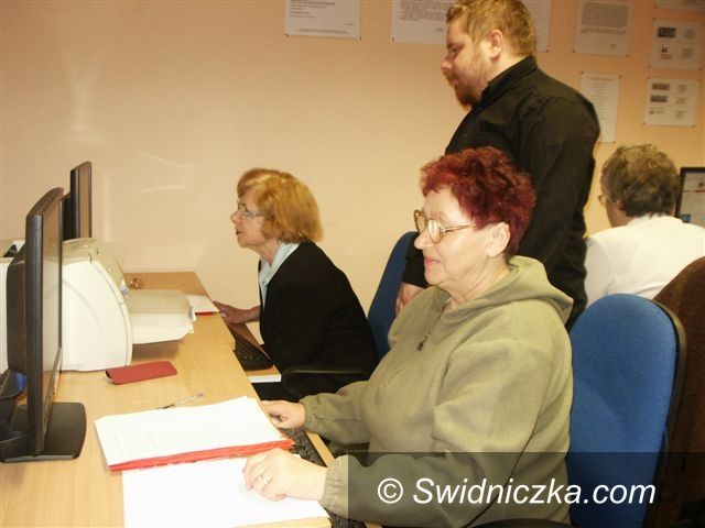 Region - Strzegom: Seniorzy przed monitorem