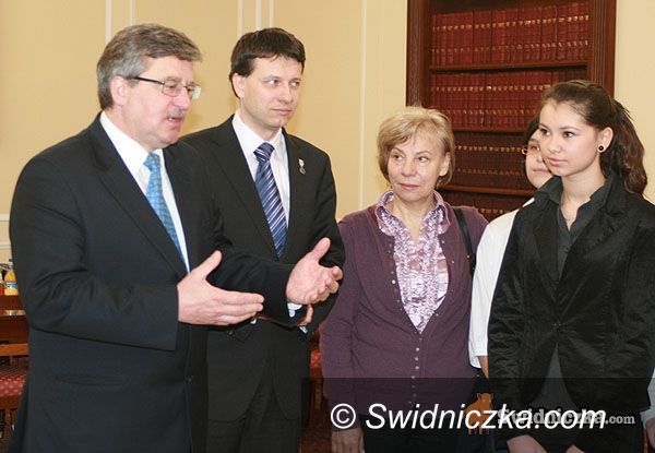 Warszawa: Rzecznik Praw Dziecka odznaczony medalem