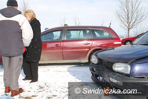 powiat Świdnica: 3 kolizje i 10 uszkodzonych samochodów