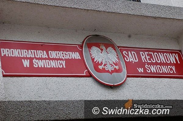 Świdnicy: 8 byłych policjantów na ławie oskarżonych