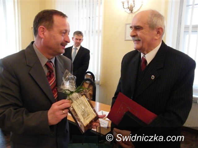 Region - Świebodzice: Kryształowe serce dla radcy prawnego