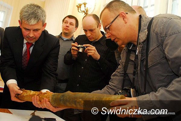 Świebodzice: Kto okradł kapsułę czasu?