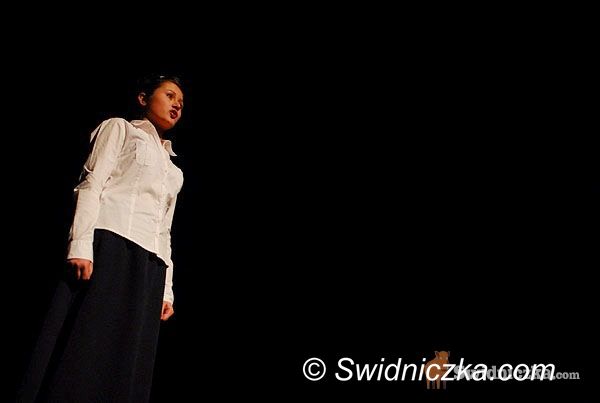 Świdnica: Obchody rocznicy katyńskiej w teatrze miejskim