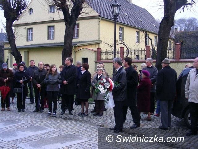 Świebodzice: Świebodziczanie oddają hołd ofiarom