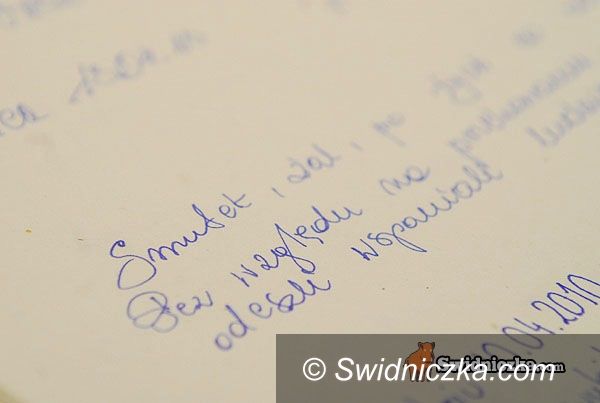 Świdnica: Świdniczanie wpisują się do Księgi Kondolencyjnej