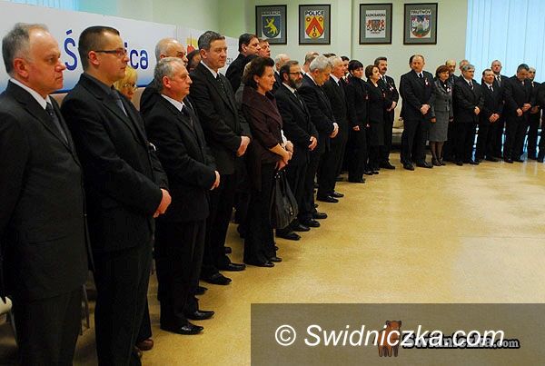 Świdnica: Samorządowcy oddali hołd