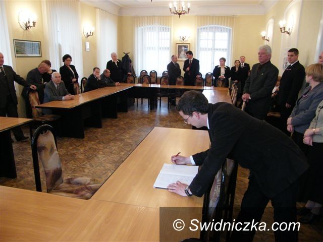 Region - Świebodzice: Znicze, modlitwa, pamięć