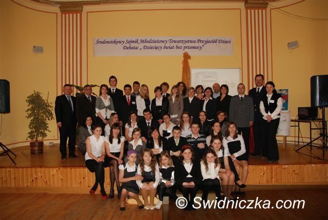 Region - Strzegom: Dziecięcy świat bez przemocy