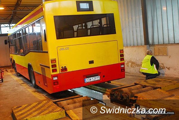 Świdnica: Zginął przygnieciony przez autobus