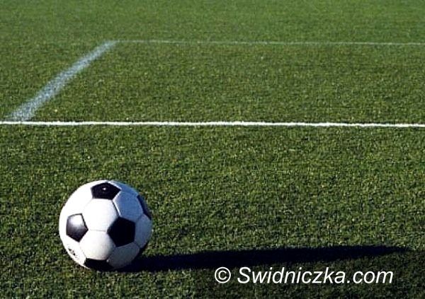 Powiat świdnicki: Zjednoczeni Żarów odskakują rywalom