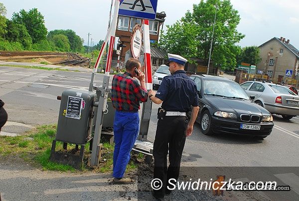 Świdnica: Szlaban sterczy i grozi