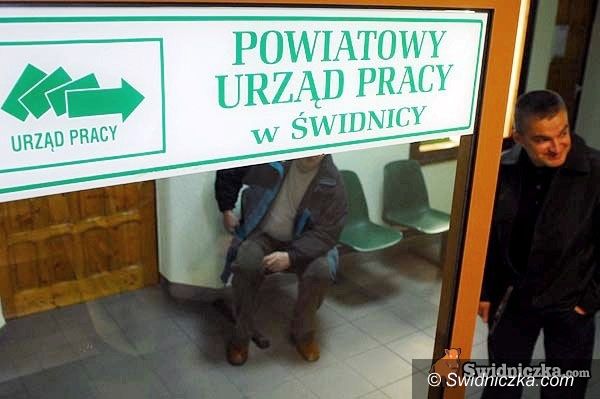 powiat świdnicki: Długi weekend pośredniaka