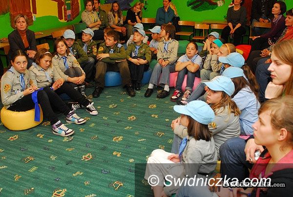 Świdnica: Leśne Duszki, co czyszczą leśne dróżki